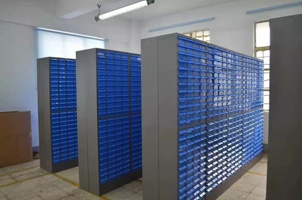 Drawer small parts cabinets in a workshop