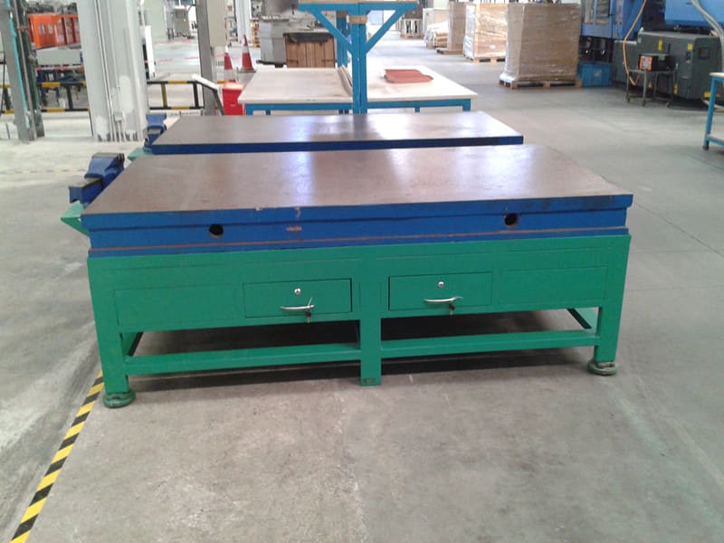 A heavy-duty mold table in a clean workshop environment