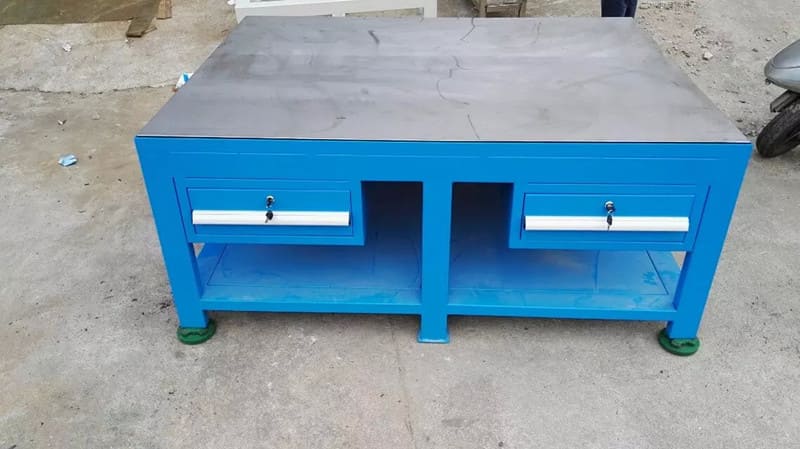 Close-up of a mold table's steel worktop and heavy-duty frame
